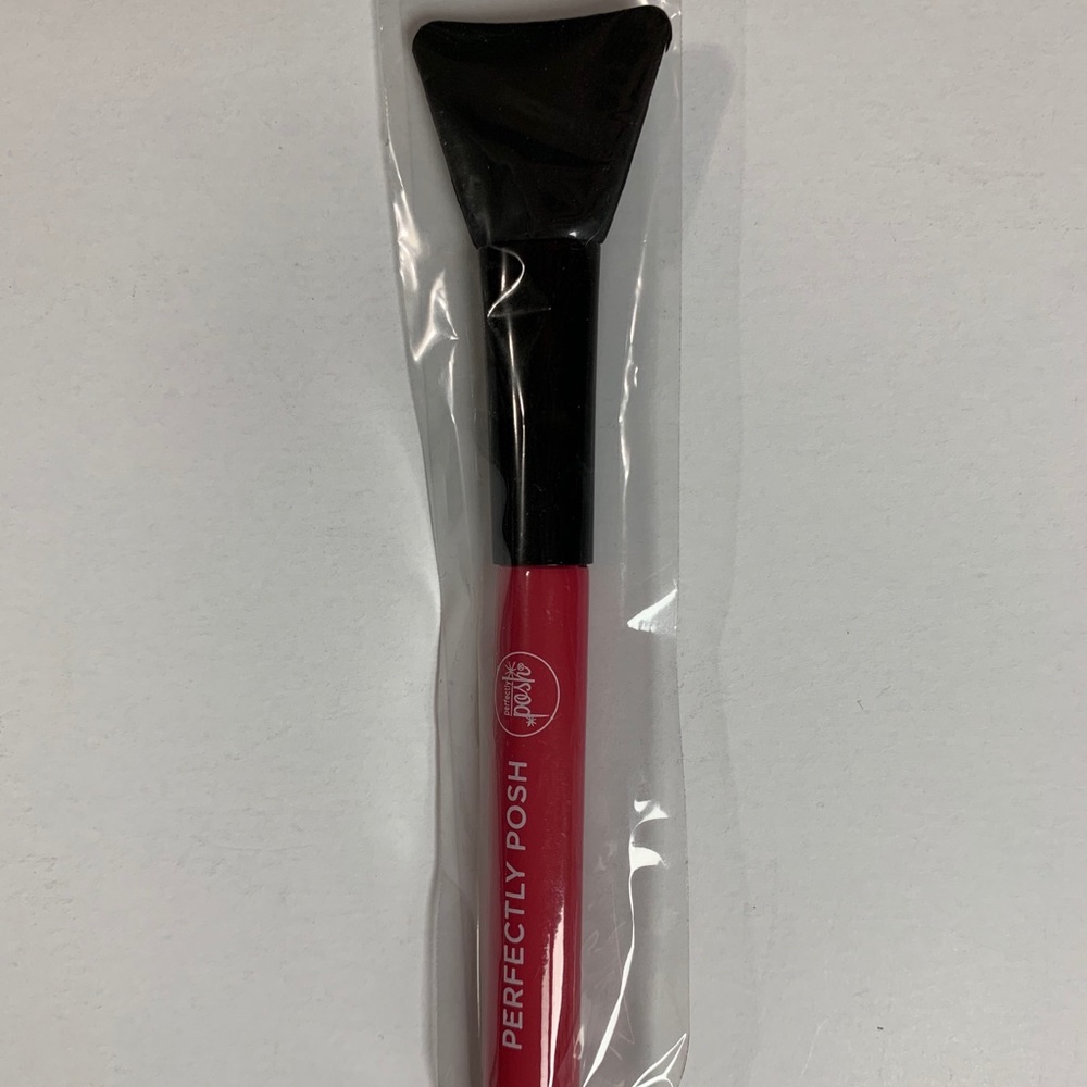 Perfectly Posh Silicone Mask Applicator